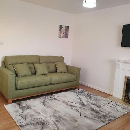 Lovely 2-Bedroom Condo With Indoor Fire Place Londres Exterior foto